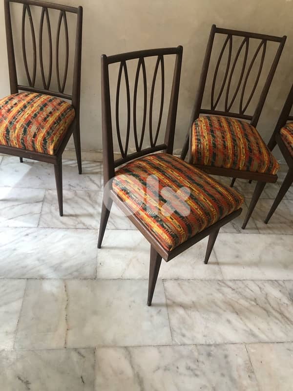 6 vintage dining chairs in excellent condition. 400$ 6