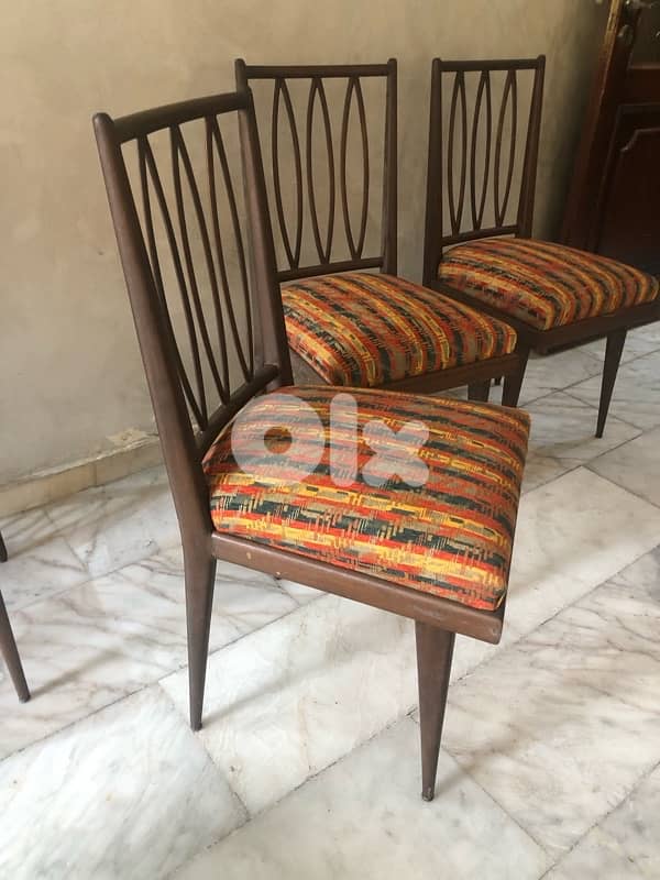 6 vintage dining chairs in excellent condition. 400$ 7