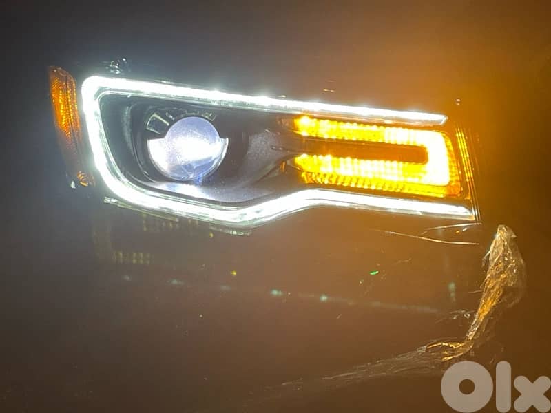 grand Cherokee head light original 2018 for sale 5