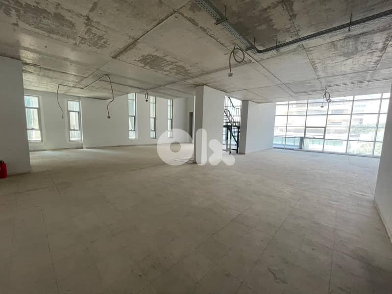 A 400 m2 Showroom 4 Rent in Rawche-Beirut  -  الروشة، بيروت 0