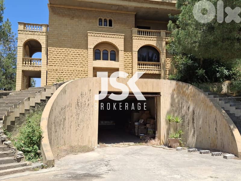 L18388-3,883 SQM Land with Villa For Sale in Naccache 0