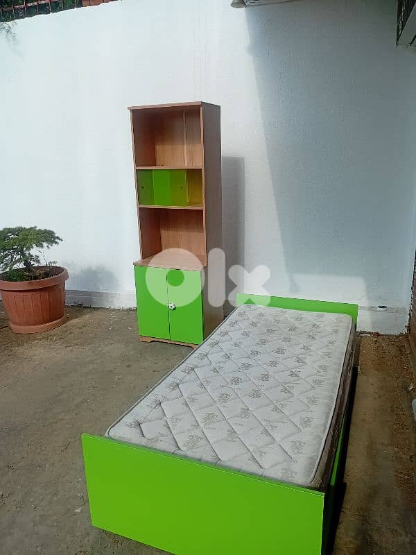 تخت مع فرشي خزانة 0