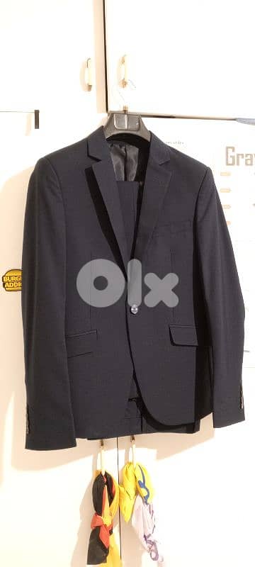 Navy Suit Size 44 0