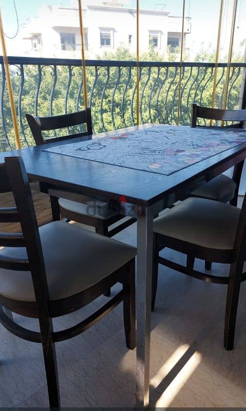 table with 4 chairs 0