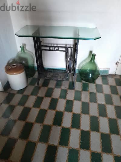 table with mirror