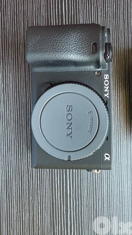 Sony a6400 + 18-135mm Lens + Batteries & Charger – Excellent Condition 0