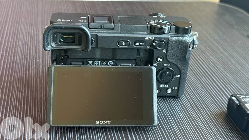 Sony a6400 + 18-135mm Lens + Batteries & Charger – Excellent Condition 6