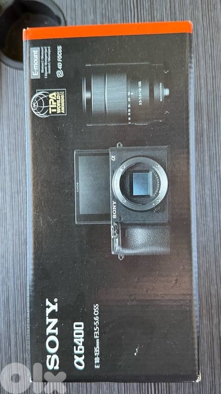 Sony a6400 + 18-135mm Lens + Batteries & Charger – Excellent Condition 8