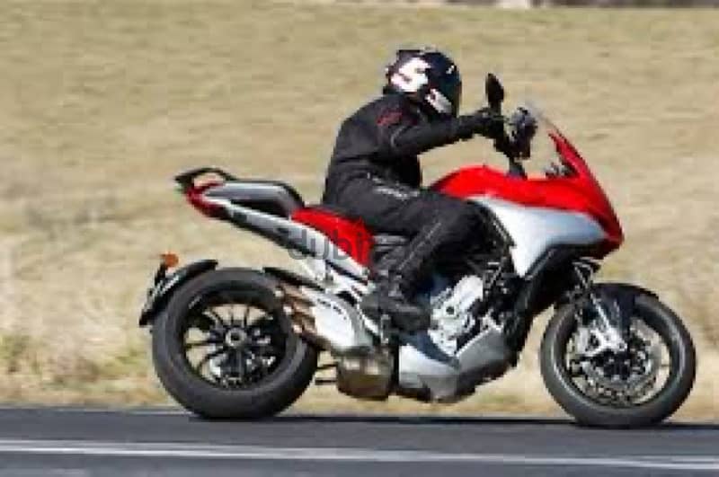 MV Agusta Veloce 800 2