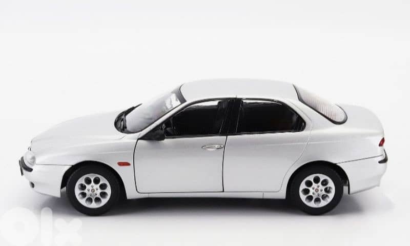 Alfa Romeo 156 Twin Spark 2.0 (1997) diecast car model 1;18 1