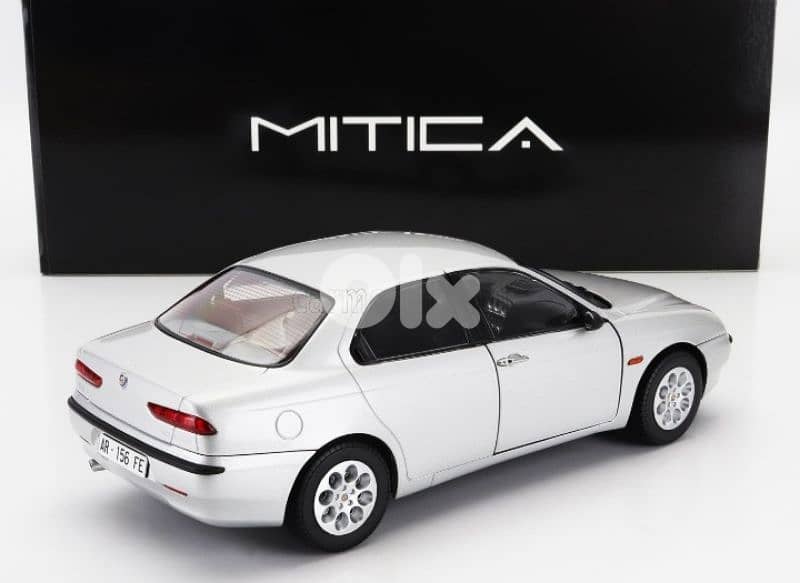 Alfa Romeo 156 Twin Spark 2.0 (1997) diecast car model 1;18 4