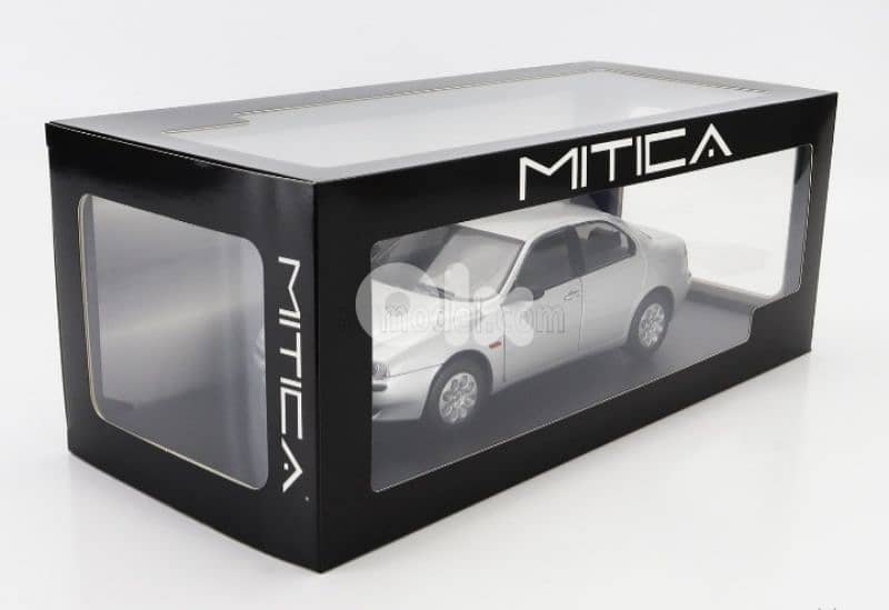 Alfa Romeo 156 Twin Spark 2.0 (1997) diecast car model 1;18 8