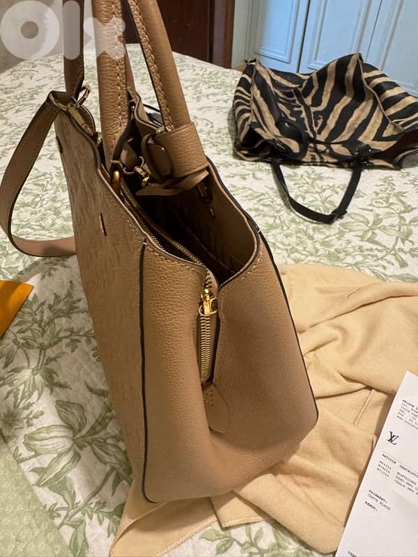 LV beige bag 0