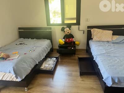 Bedroom for Sale غرفة نوم سريرين و كومود و تسريحة