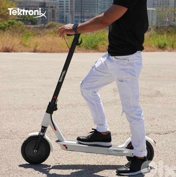 Electric Scooter 350W with Front Suspension & Two Side Turning Lights 1