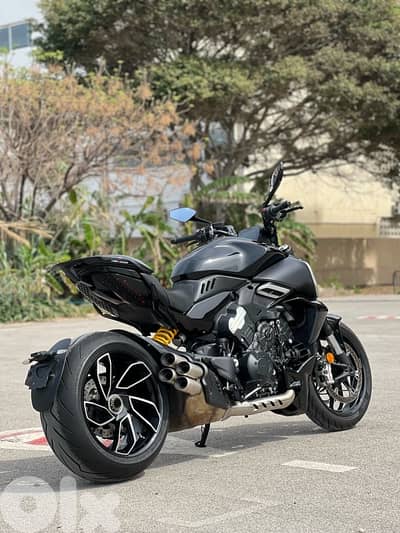 Ducati Diavel V4