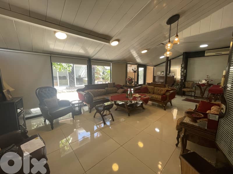 Luxurious Triplex House for Sale in Mazraat Yachouhمنزل فاخر ثلاثي الط 0