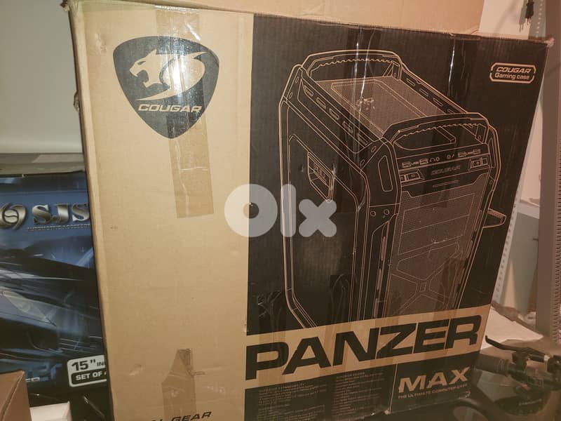 COUGAR PANZER MAX The Ultimate Full Tower Gaming Case 2