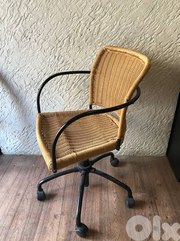 rattan office chair in excellent condition. 80$ 0