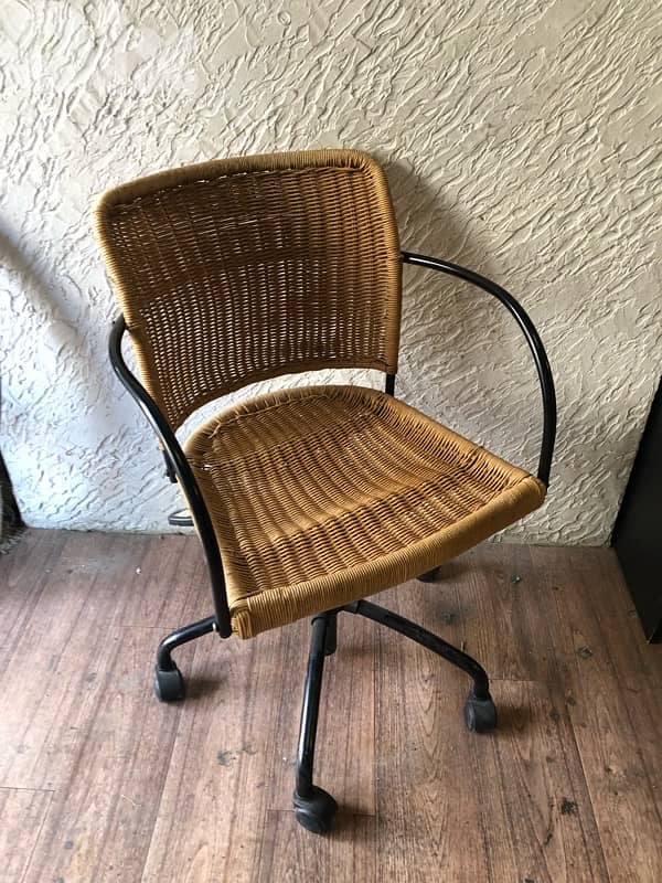 rattan office chair in excellent condition. 80$ 1