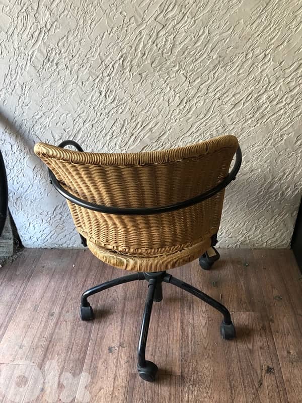 rattan office chair in excellent condition. 80$ 3