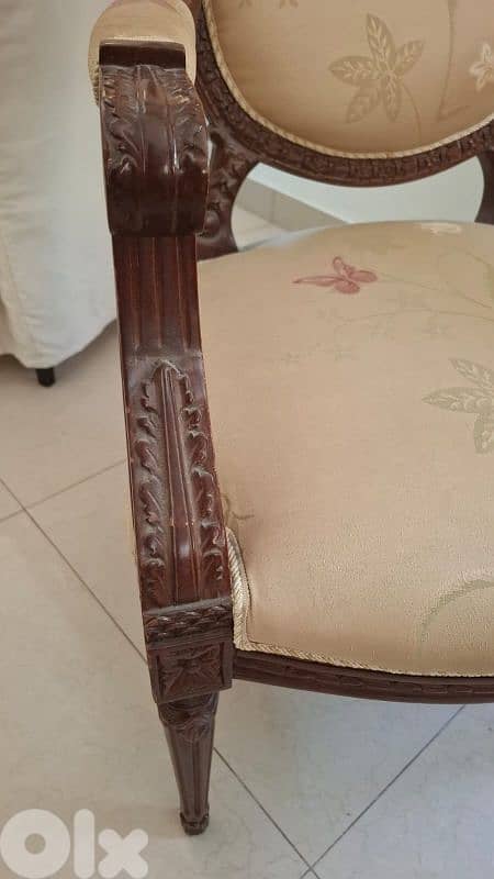 living room 3pcs + tables style louis XIV for sale NEGOTIABLE 2