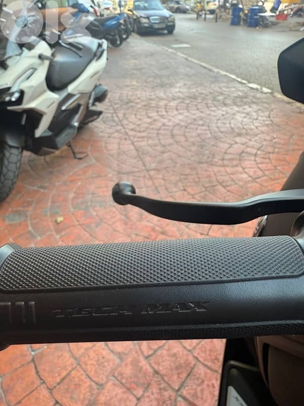 Yamaha X-Max Tech 2025 5