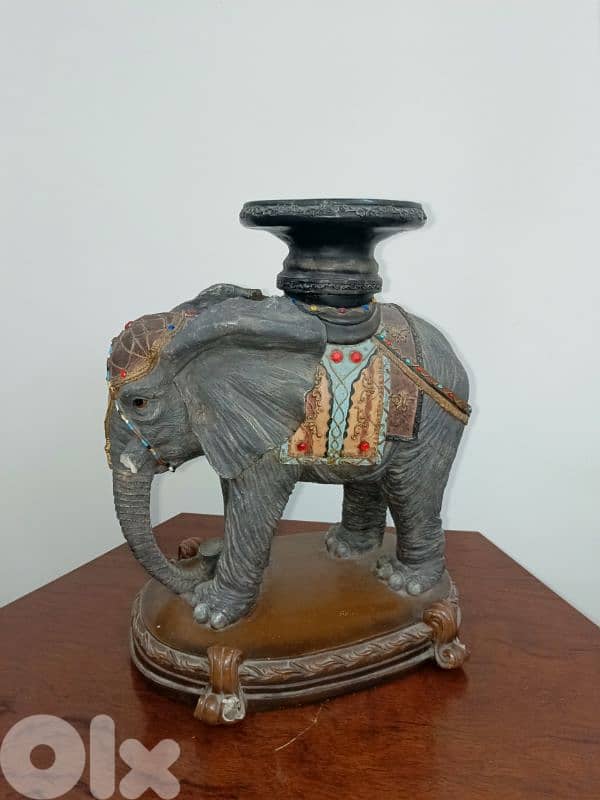 Elephant statue 0