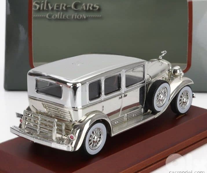 Cadillac V16 Imperial 1930 diecast car model 1;43 4