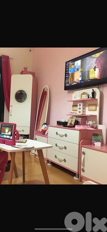 Girls bedroom in mint condition 03/448234 2