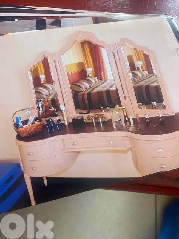 hand made with palissandre wood and leather 2