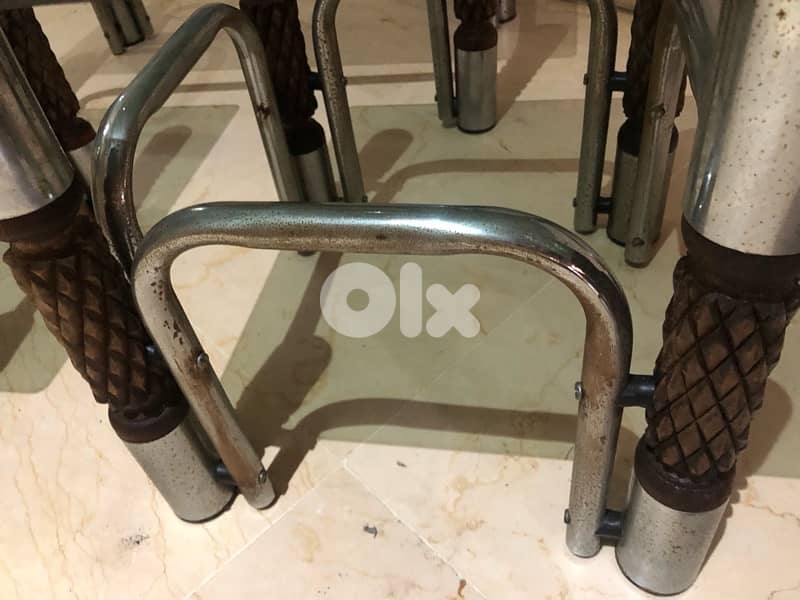 3 vintage chrome coffee table . 90$ 1