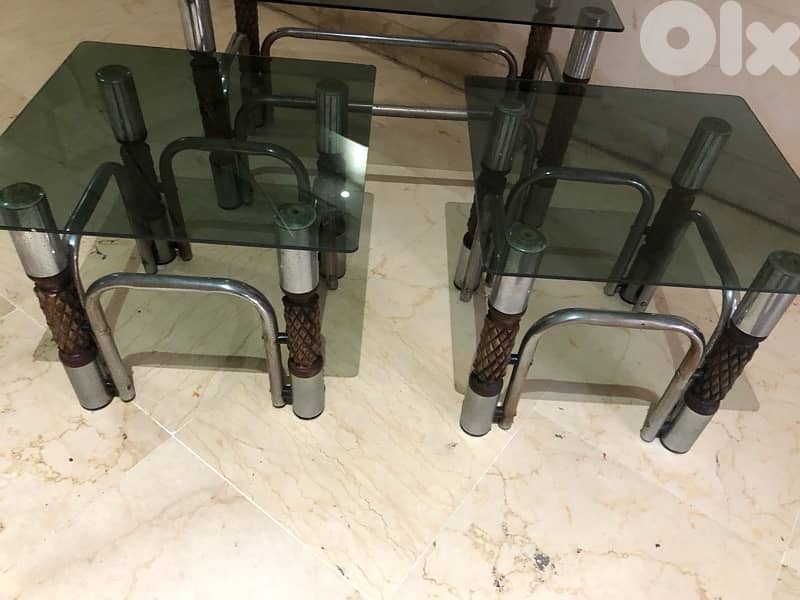 3 vintage chrome coffee table . 90$ 7