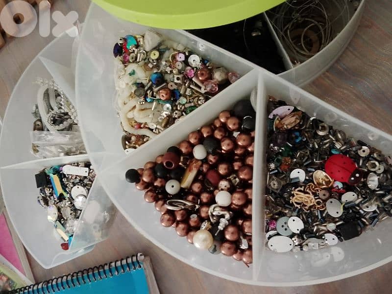 علبة ستراس وخرز 1