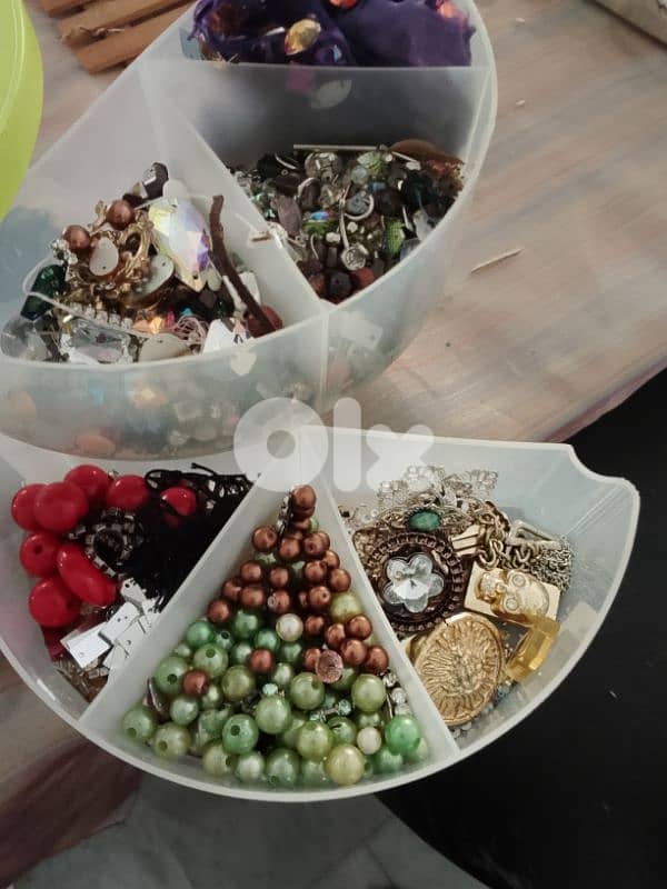 علبة ستراس وخرز 2