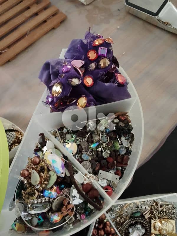 علبة ستراس وخرز 3