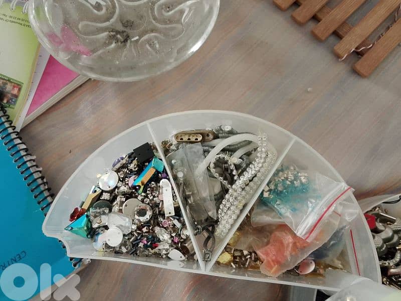 علبة ستراس وخرز 4