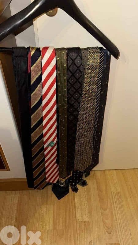 4 بدلات ايطالي اصلي مع 20 كرافات اصلي كلن 60$ 0