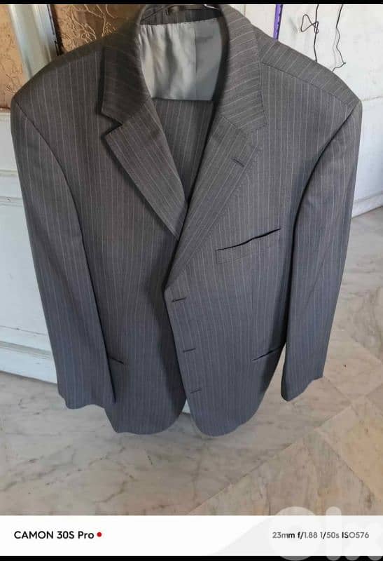 4 بدلات ايطالي اصلي مع 20 كرافات اصلي كلن 60$ 6