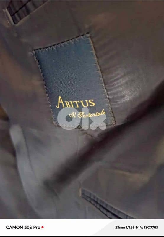 4 بدلات ايطالي اصلي مع 20 كرافات اصلي كلن 60$ 10