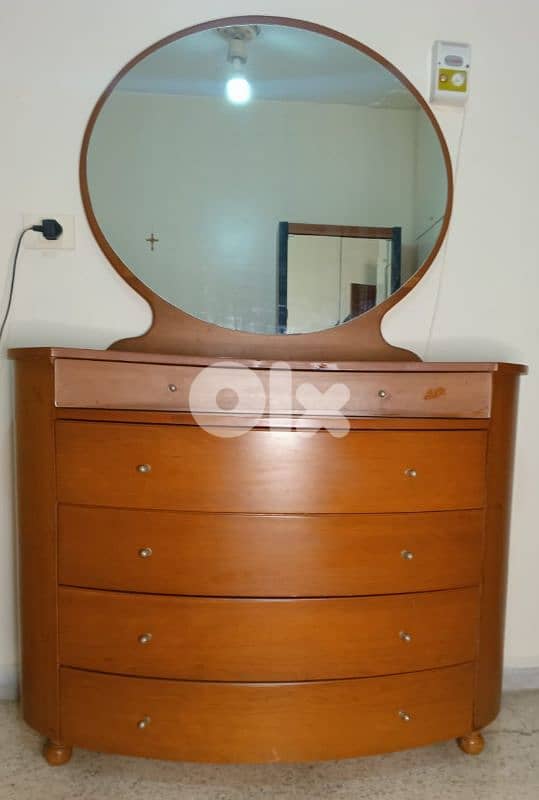 خزانة و مراية 1