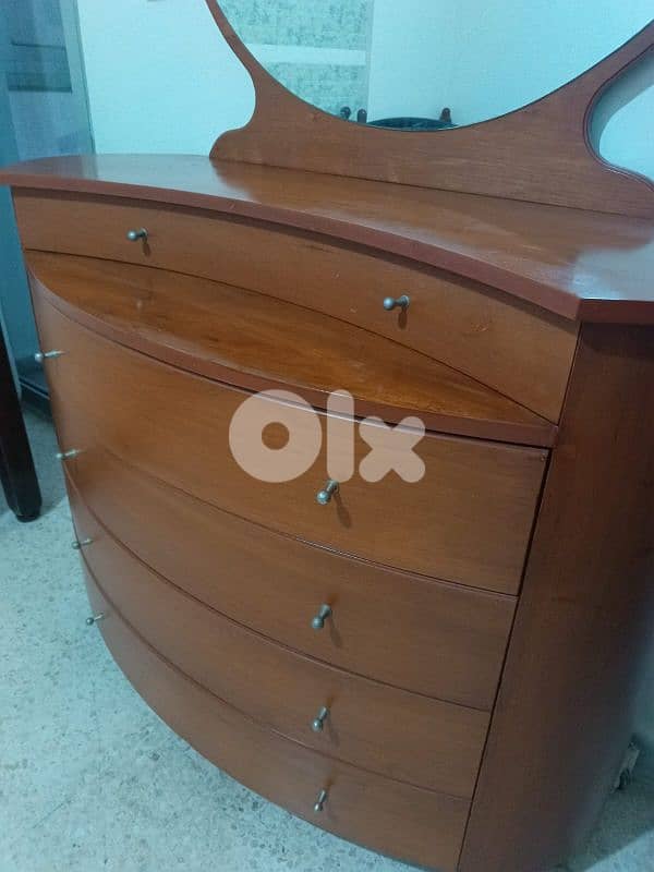 خزانة و مراية 6