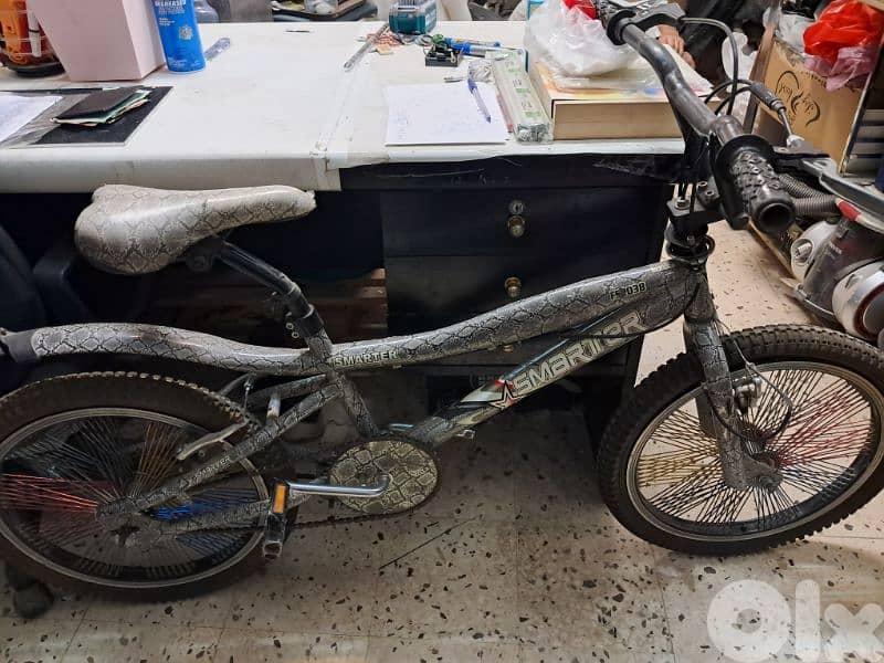 بسكلات الأفعى أصلية حالة ممتازة 0