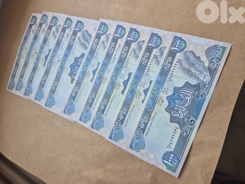 The blue 1000 Livres Libanaises Banknote 3