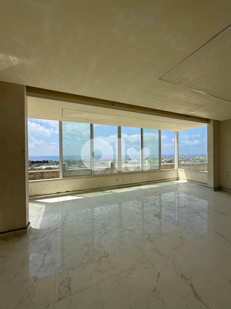 فيلا مميزة مع مسبح للبيع في الصرفند صيدا مطل بحر بانورامي 0