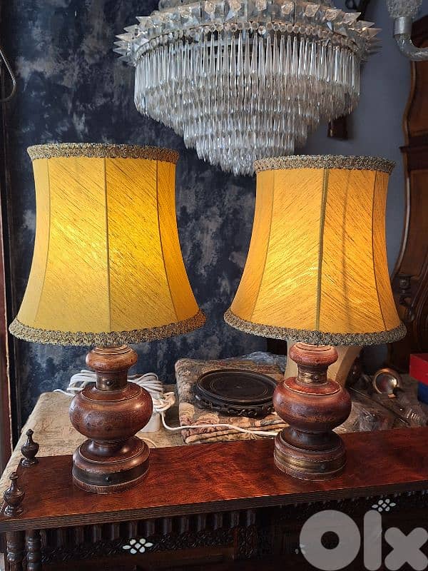 2 wooden lamps 1