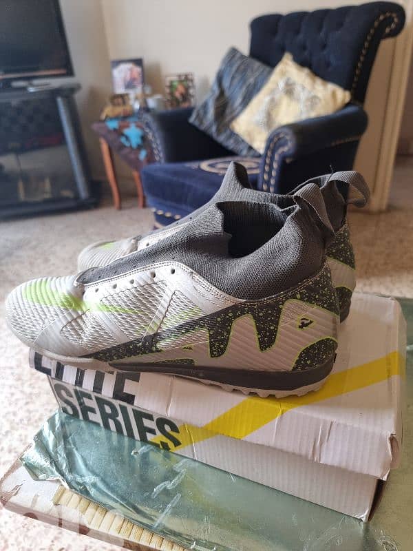 nike football shoes turf used for 1month 0