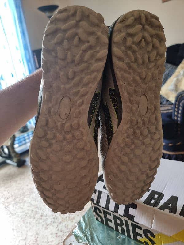 nike football shoes turf used for 1month 2