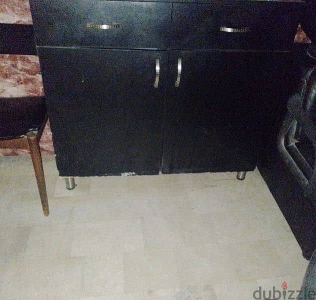 لبيع اثاث صالون لحلاقة 2