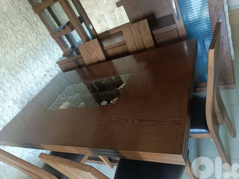 table en Bois avec 8 chaises 0